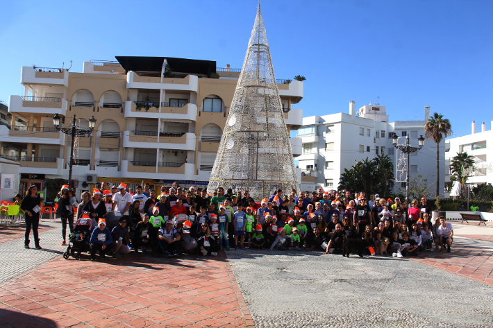Ms de 150 personas han participado en la I San Silvestre de La Herradura, solidaria con afectados de ELA.